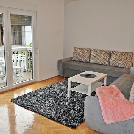 Apartman Dina Apartment Tuzla Exterior photo