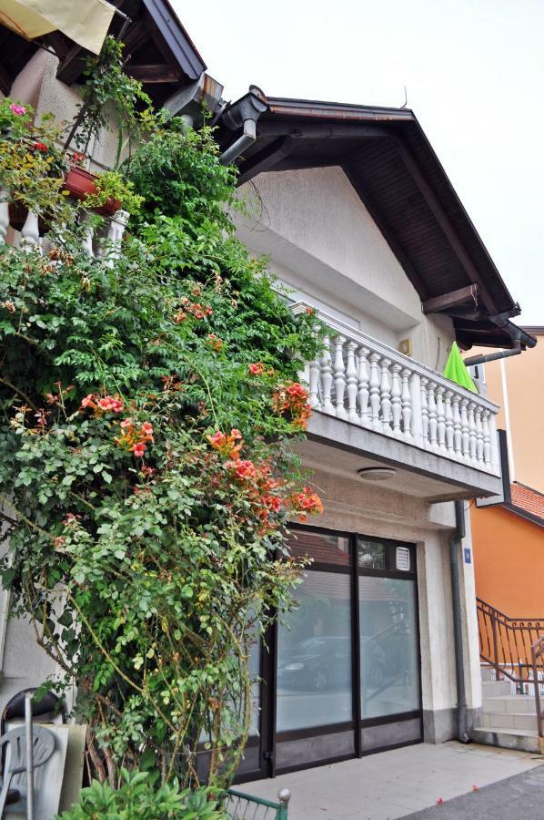 Apartman Dina Apartment Tuzla Exterior photo
