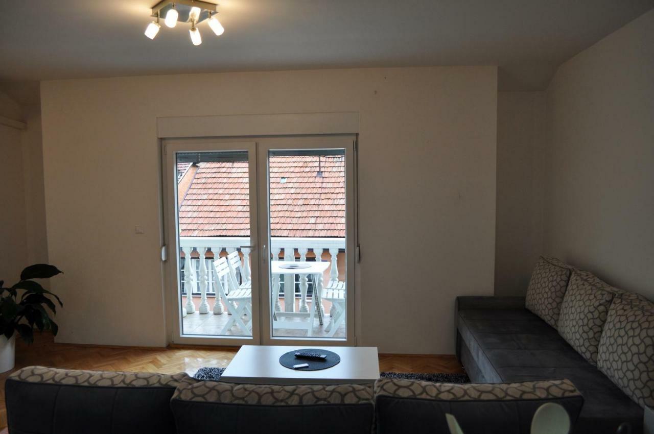 Apartman Dina Apartment Tuzla Exterior photo