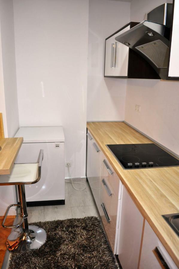 Apartman Dina Apartment Tuzla Exterior photo