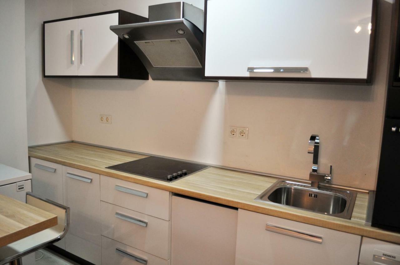 Apartman Dina Apartment Tuzla Exterior photo