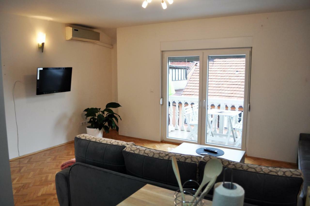 Apartman Dina Apartment Tuzla Exterior photo