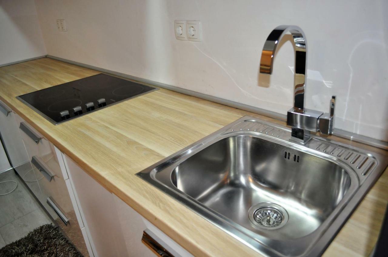 Apartman Dina Apartment Tuzla Exterior photo