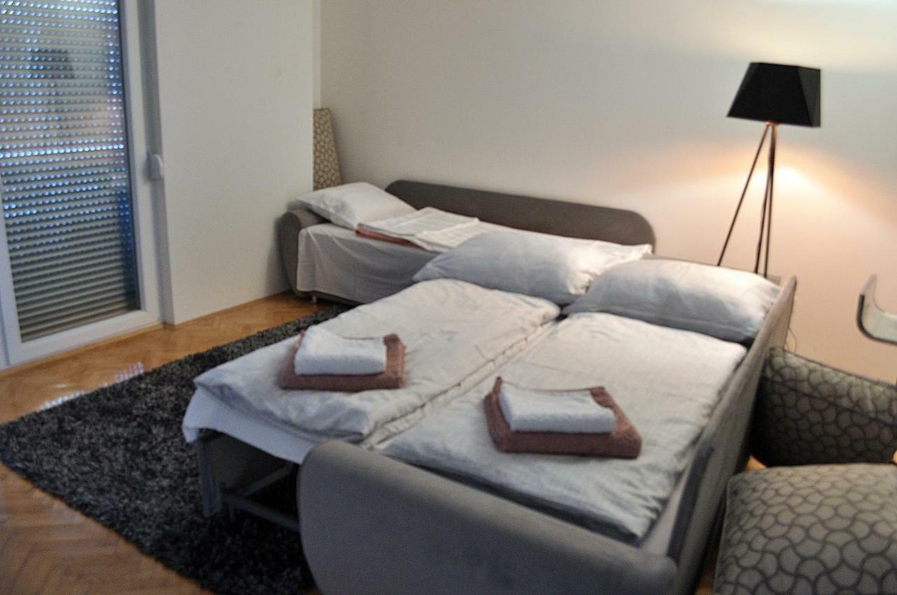 Apartman Dina Apartment Tuzla Exterior photo