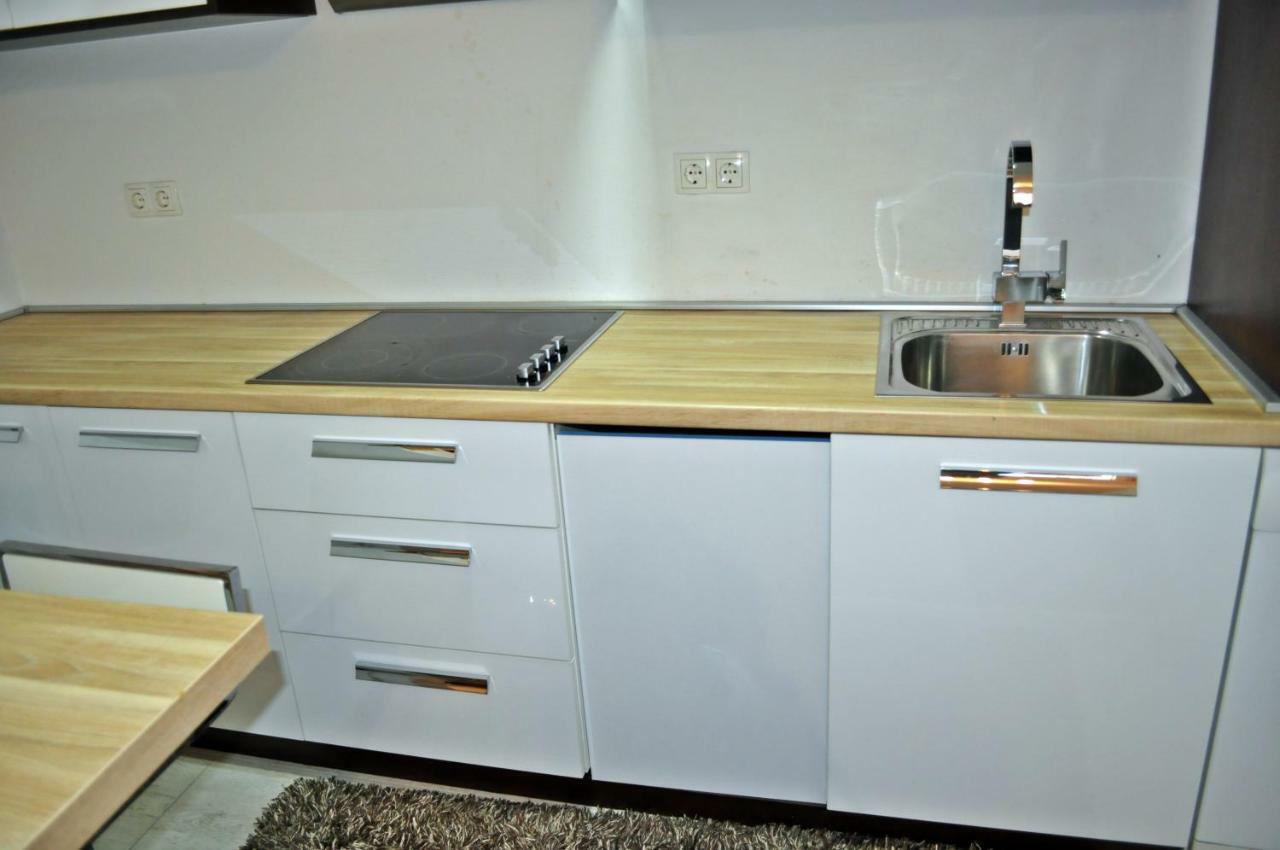 Apartman Dina Apartment Tuzla Exterior photo
