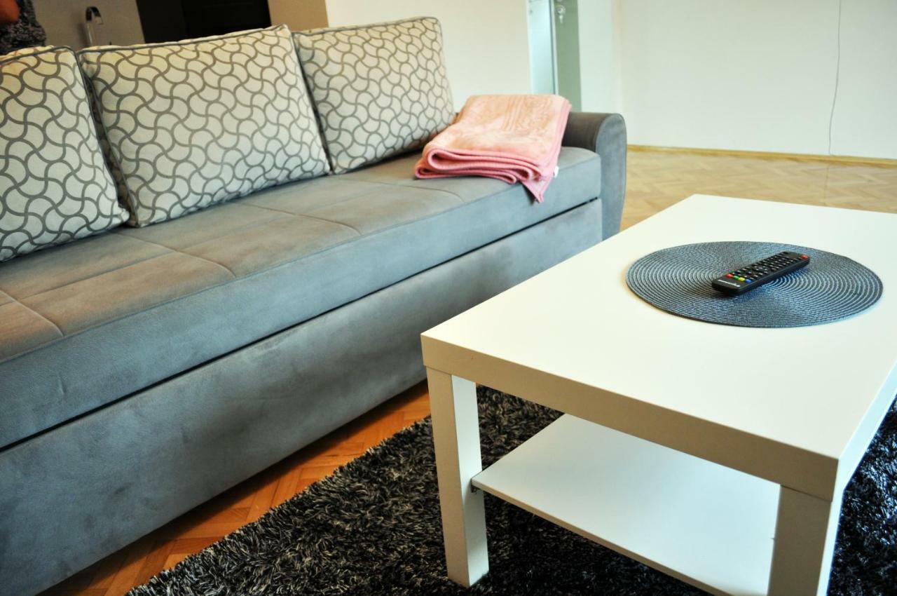 Apartman Dina Apartment Tuzla Exterior photo