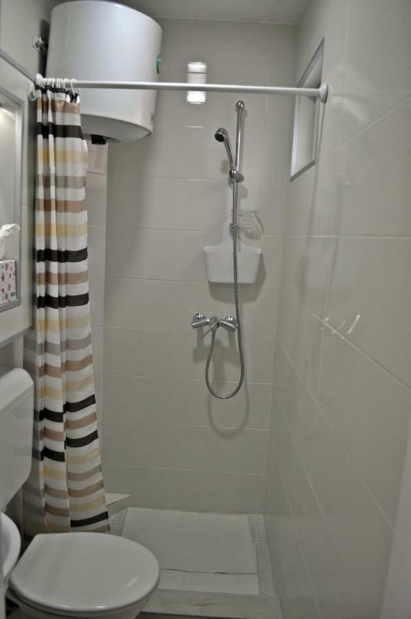 Apartman Dina Apartment Tuzla Exterior photo