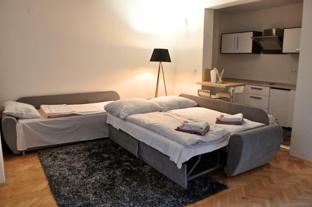 Apartman Dina Apartment Tuzla Exterior photo