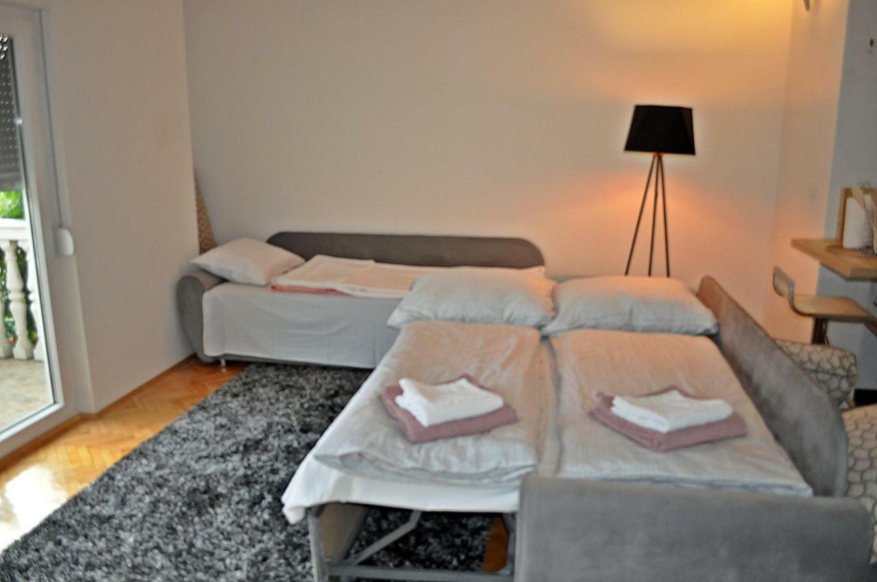 Apartman Dina Apartment Tuzla Exterior photo