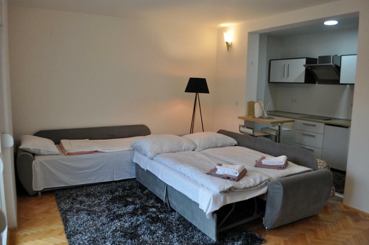 Apartman Dina Apartment Tuzla Exterior photo