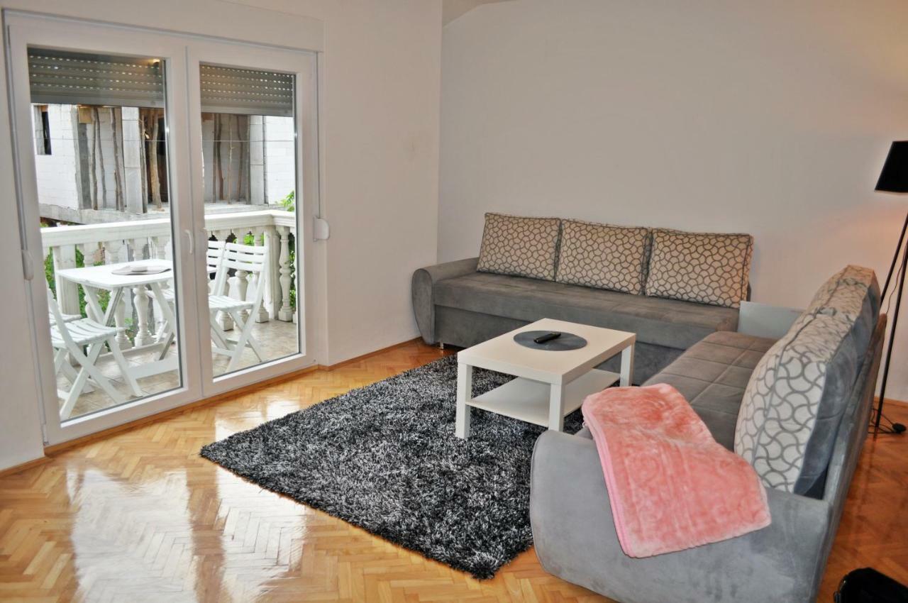 Apartman Dina Apartment Tuzla Exterior photo