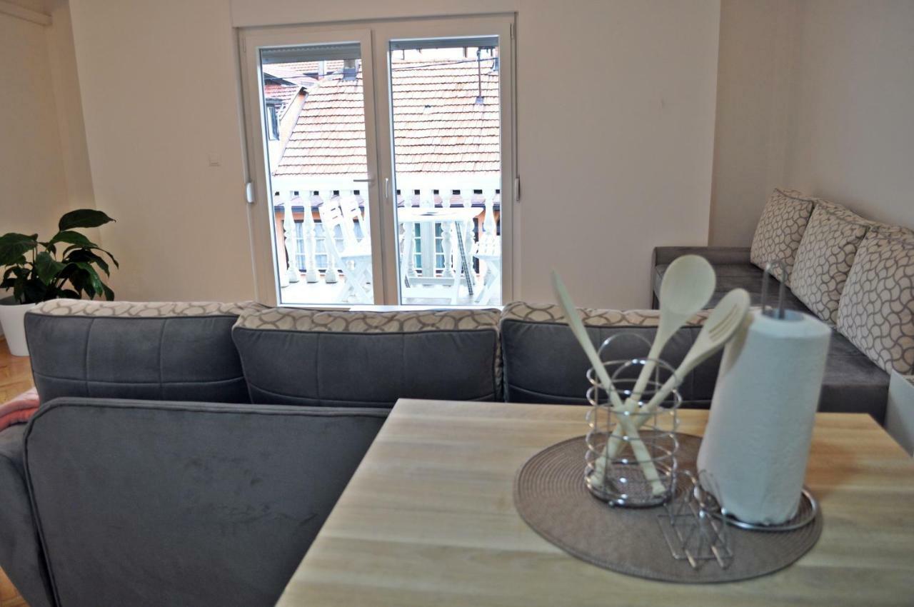 Apartman Dina Apartment Tuzla Exterior photo