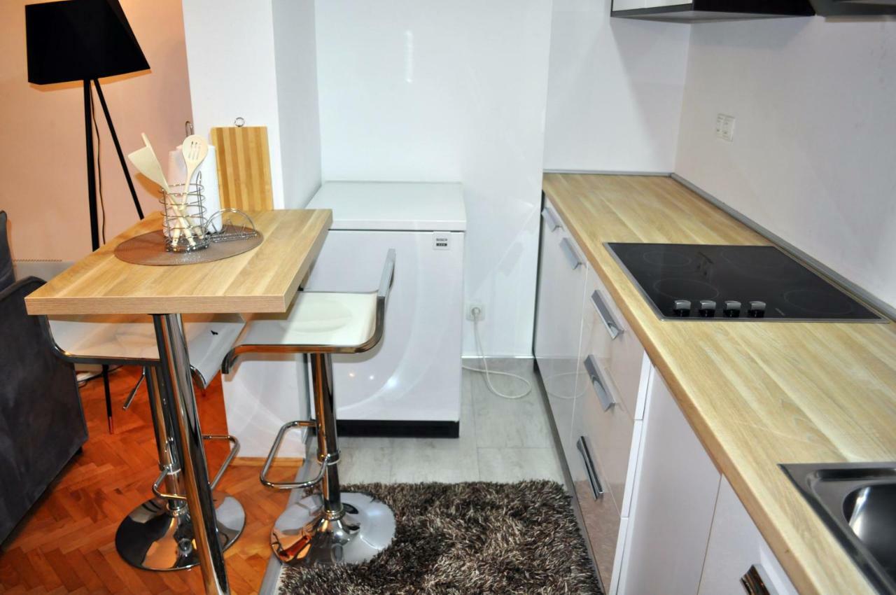 Apartman Dina Apartment Tuzla Exterior photo