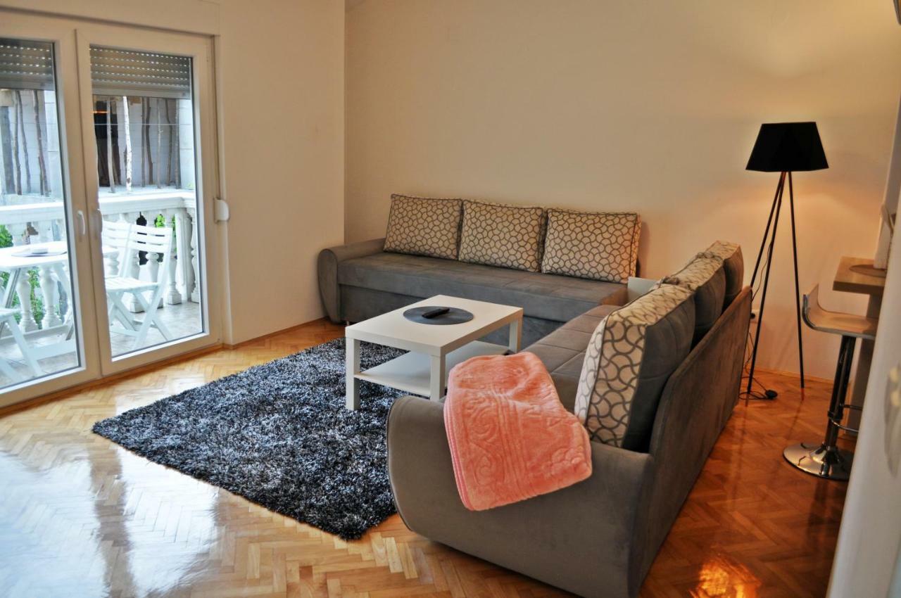 Apartman Dina Apartment Tuzla Exterior photo