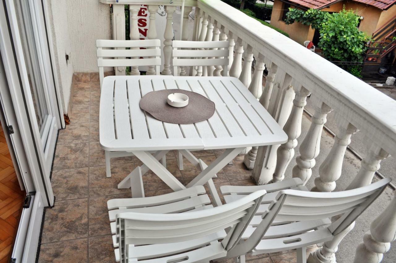 Apartman Dina Apartment Tuzla Exterior photo