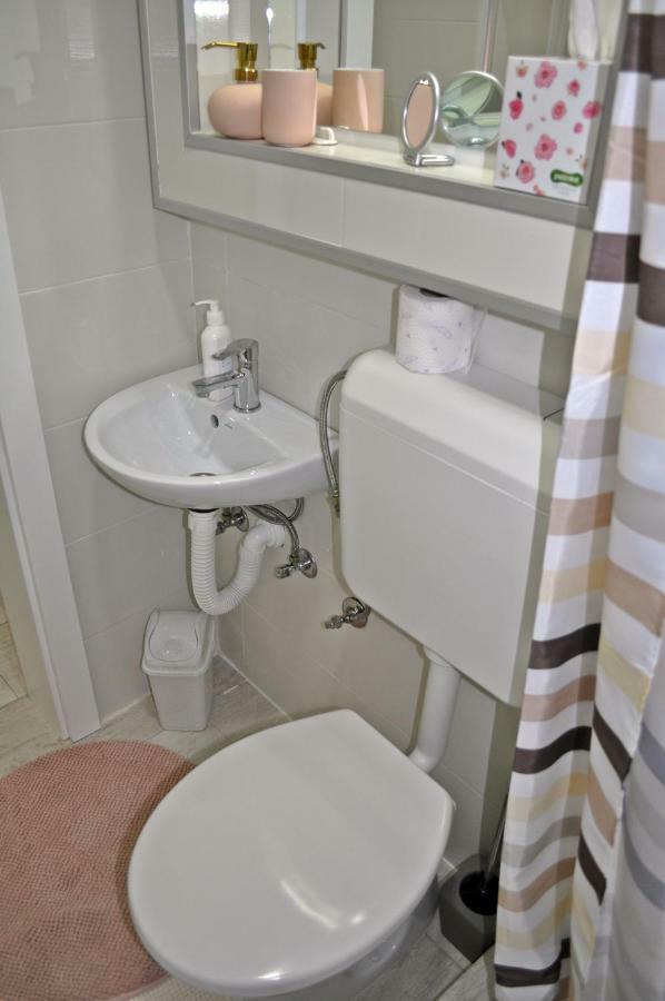 Apartman Dina Apartment Tuzla Exterior photo