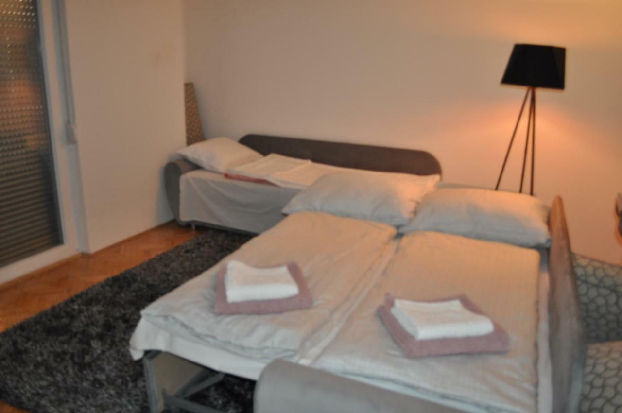 Apartman Dina Apartment Tuzla Exterior photo